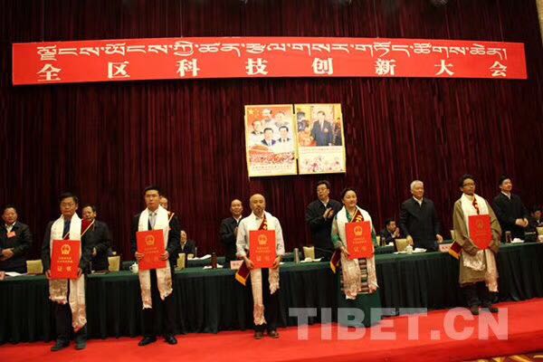 李群伟.jpg