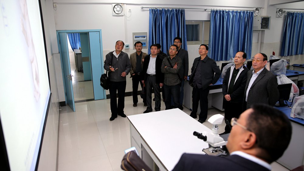 参观桂林医学院数字教学平台2.jpg