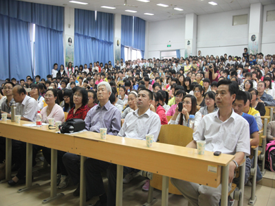 3彭院长听课.jpg